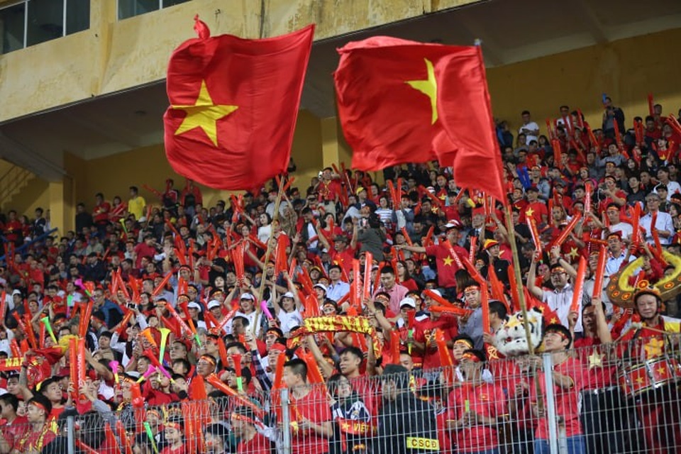 
Cổ động viên Việt Nam đã sẵn sàng cho ngày hội trên sân Hàng Đẫy - Ảnh: An An
