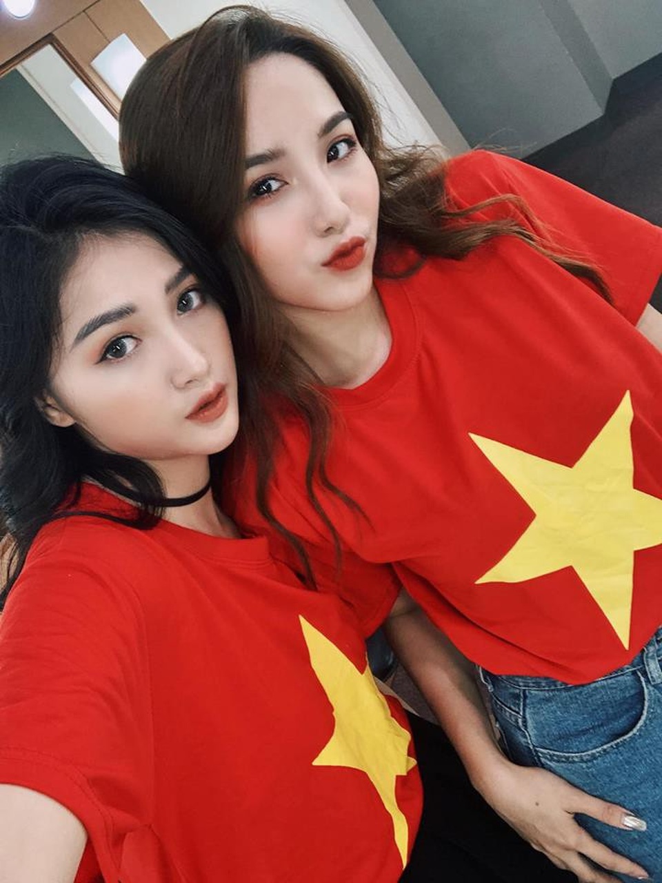 Hot girl “World Cup” Linh Thỏ đoán Việt Nam thắng đậm Campuchia, Quang Hải ghi bàn - 4 Từng góp mặt trong chương trình bình luận World Cup, Linh Thỏ ghi điểm và tạo thiện cảm với phần bình luận tự nhiên, khá chuyên nghiệp.