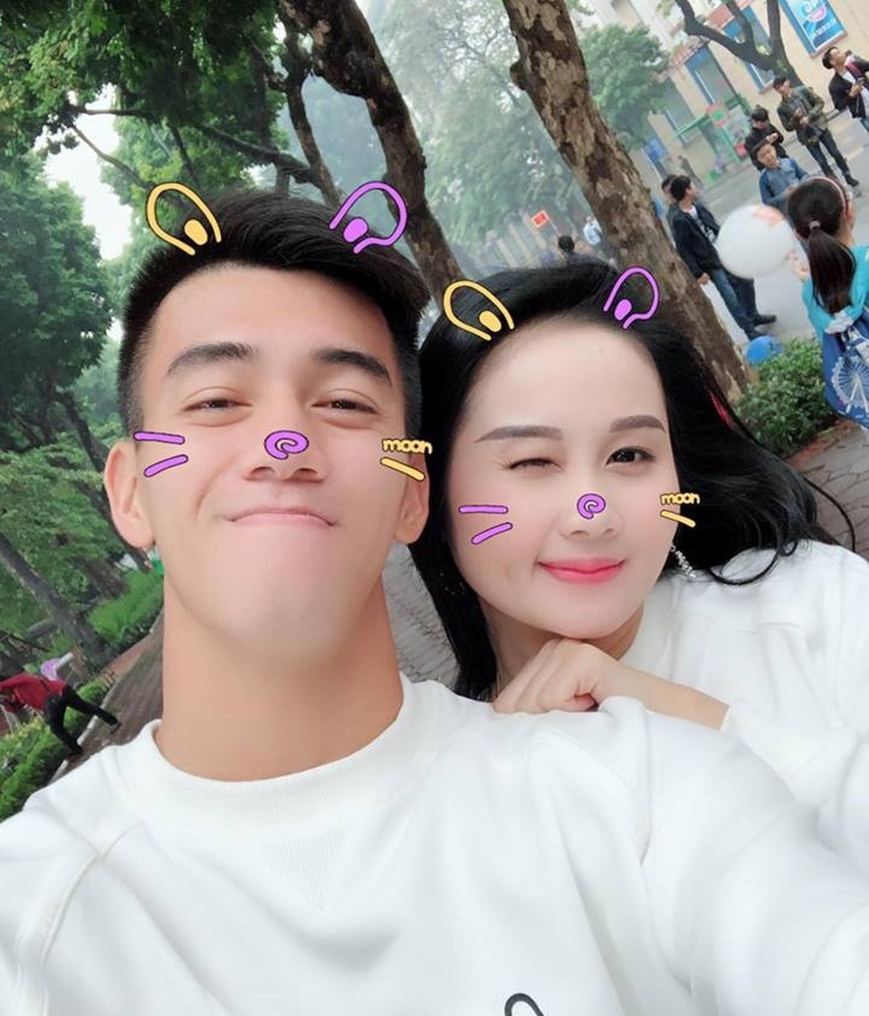 Bạn gái tuyển thủ Tiến Linh: “Anh ấy đã cố gắng hết mình và chơi rất máu lửa" - 1 Một số hình ảnh hạnh phúc của cặp đôi Tiến Linh - Ngọc Quyên