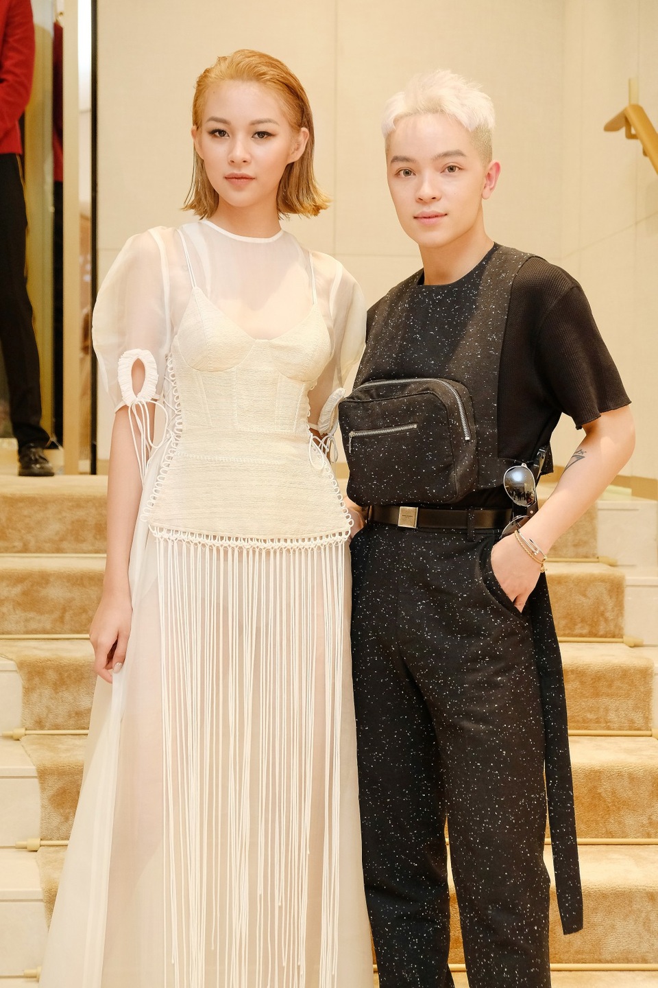 Phí Phương Anh đã chuẩn bị chỉnh chu trước đó từ rất nhiều ngày. Nữ người mẫu không cần sự giúp đỡ của các chuyên gia trang điểm mà tự tay make up, làm tóc. Thời gian sắp tới, Phí Phương Anh không chỉ dừng lại ở lĩnh vực người mẫu mà cô gái trẻ còn “mạo hiểm” thử sức ở những lĩnh vực khác.