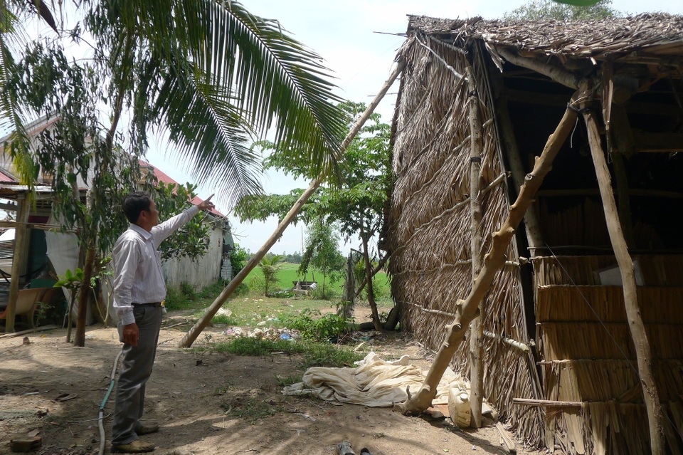 Hiện Ban Chỉ huy phòng chống thiên tai và tìm kiếm cứu nạn tỉnh An Giang, Đồng Tháp... đã chỉ đạo chính quyền địa phương giúp dân gia cố đê bao, chằn chóng nhà cửa, bảo vệ người và tài sản cho nhân dân