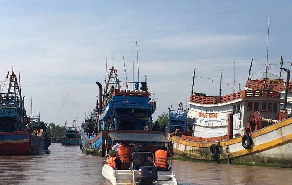 Tàu thuyền vào nơi an toàn để tránh bão số 9
