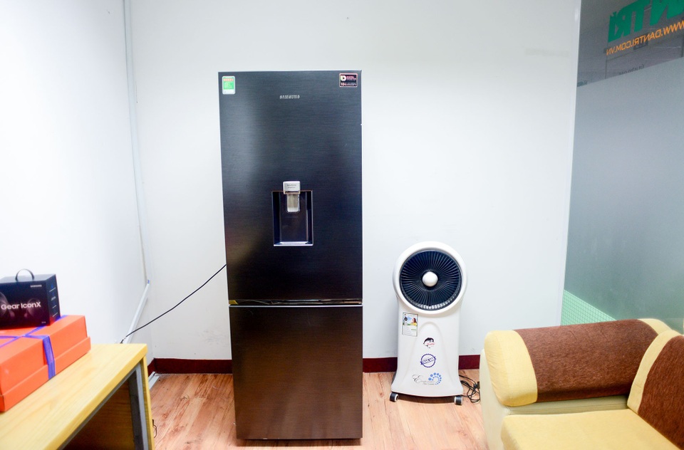 
Sở hữu ngăn đông mềm Optimal Fresh Zone với nhiệt độ tối ưu -1 độ C, tủ lạnh ngăn đông dưới BMF là cái tên đang được hội yêu nấu nướng “săn lùng” hiện nay. Thịt cá khi được bảo quản trong ngăn chuyên dụng, với ngưỡng nhiệt chuẩn nói trên có thể tươi ngon đến 14 ngày (theo chứng nhận của Tổ chức kiểm định chất lượng sản phẩm Intertek (Anh) năm 2018).
