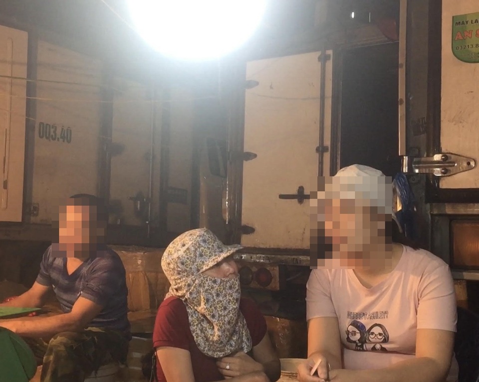 “Cô gái vàng VTV” kể chuyện tác nghiệp ám ảnh về nạn bảo kê chợ Long Biên - 1 Nhà báo Liên Liên hóa trang thành tiểu thương để tìm hiểu thông tin về nạn bảo kê chợ Long Biên