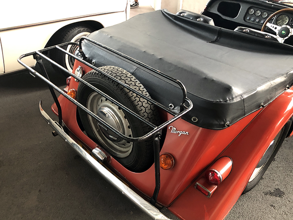 "Soi" chi tiết những chiếc xe cổ từ Hồng Kông tới Hà Nội - 15 "Soi" chi tiết những chiếc xe cổ từ Hồng Kông tới Hà Nội - 15