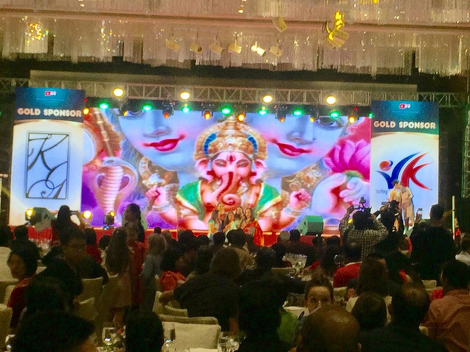 Tưng bừng đón chào lễ hội ánh sáng Diwali 2018 - 3 Sân khấu biểu diễn nhiều tiết mục đặc sắc giúp quan khách có cơ hội tìm hiểu thêm về nét văn hóa truyền thống thú vị của người Ấn Độ