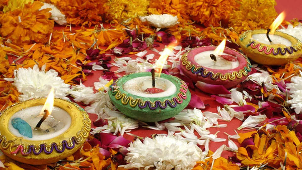 Tưng bừng đón chào lễ hội ánh sáng Diwali 2018 - 1 Diwali - Lễ hội ánh sáng là một trong những ngày lễ quan trọng của người Ấn Độ