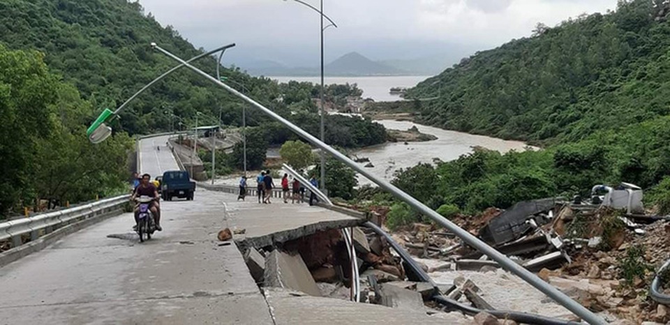 Tuyến đường Bình Tiên- Vĩnh Hy bị sạt lở