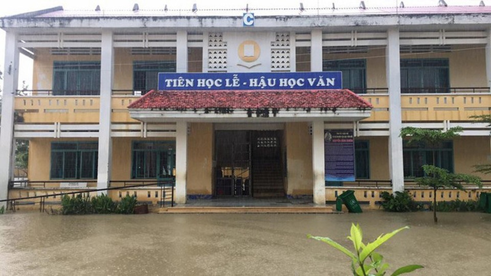 Ninh Thuận mênh mông “biển nước”, mưa vẫn chưa ngừng - 4 Ninh Thuận mênh mông “biển nước”, mưa vẫn chưa ngừng - 4