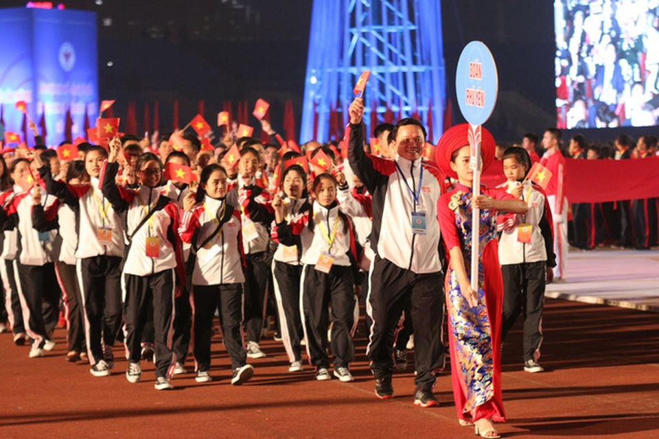 Xạ thủ Hoàng Xuân Vinh rước đuốc tại lễ khai mạc Đại hội TDTT toàn quốc 2018 - 2
Đại hội TDTT toàn quốc lần 8 (diễn ra từ 25/11 đến 10/12) có sự góp mặt của hơn 11.700 VĐV, HLV, trọng tài, trong đó có hơn 7.000 VĐV