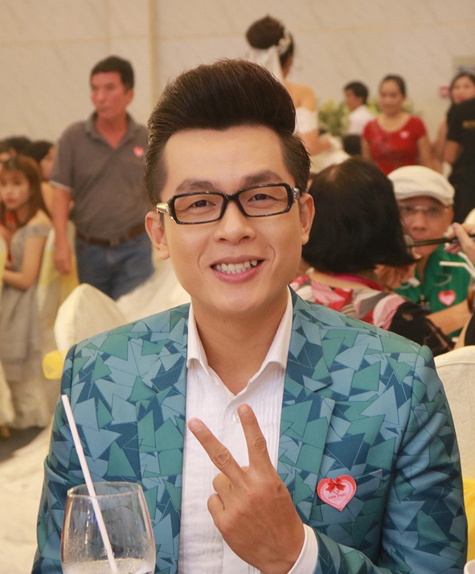 Hòa Hiệp cũng lặn lội từ Sài Gòn đến chúc mừng Đặng Thu Thảo, nam diễn viên chia sẻ, anh biết Thảo sau khi đóng phim chung và cũng từ đó anh rất quý mến cô hoa hậu Đại dương. Trong ngày vui của Thảo anh đã thu xếp công việc để đến chúc mừng cô.