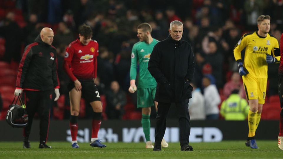 Những khoảnh khắc bất lực của Man Utd trước Crystal Palace - 15
Lindelof phải thi đấu những phút cuối với những bước chân tập tễnh nhưng do Man Utd hết người thay nên anh vẫn phải gắng thi đấu.
