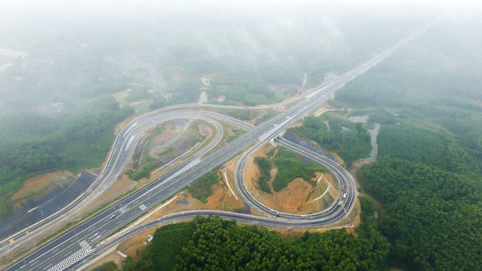 Cao tốc Nội Bài - Lào Cai có thêm một điểm kết nối tại Phú Thọ - 1 Nút giao IC-11 chính thức thông xe, khai thác từ 0h ngày 25/11/2018.