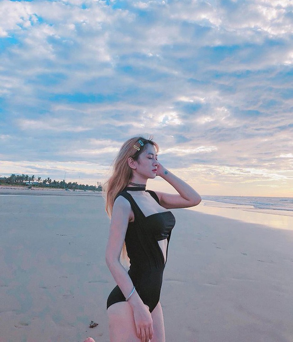 Loạt hot girl nóng bỏng khiến dân tình "tá hỏa" vì nhan sắc thật - 8
Cô nàng cao 1m67, nặng 50kg. Số đo ba vòng hoàn hảo: 96 - 60 - 96.