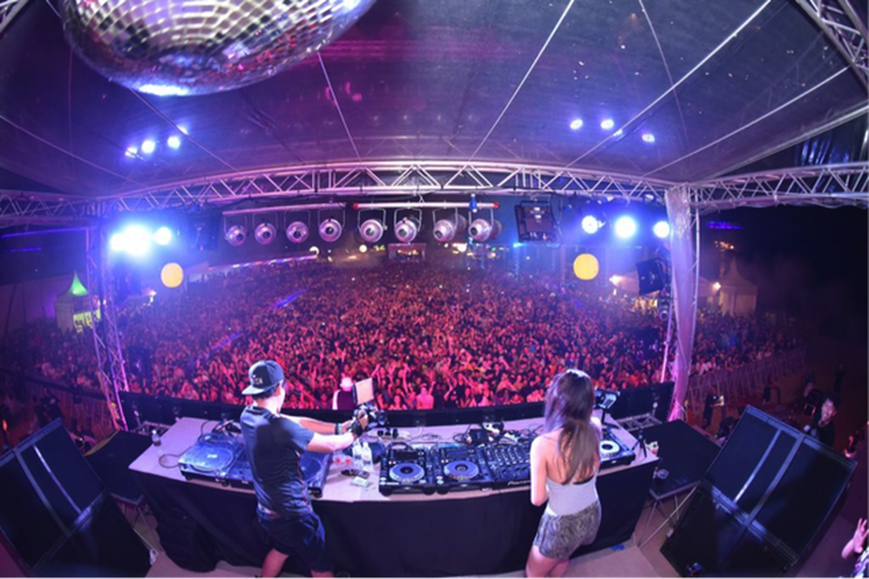 Chào tạm biệt năm 2018 với nhịp điệu sôi động, âm nhạc đỉnh cao từ những DJs tên tuổi trong nước và quốc tế, bữa tiệc Siloso sẽ mang đến những trải nghiệm khó quên cho du khách