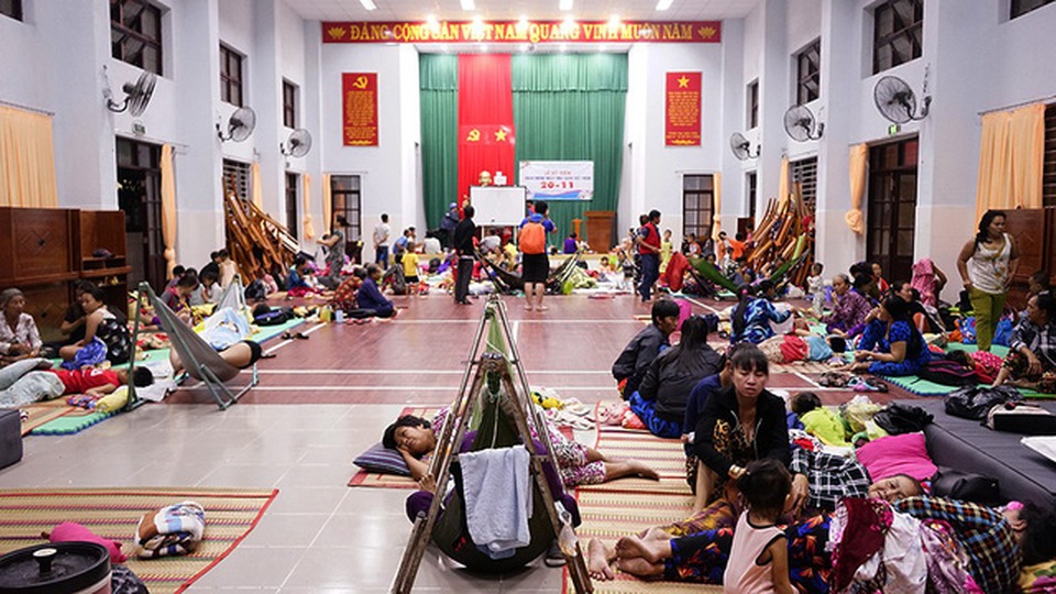 Một ngày căng mình chống bão ở xã đảo “nội bất xuất, ngoại bất nhập” - 1 Xã Thạnh An hoàn tất di dân trước 12h ngày 24/11