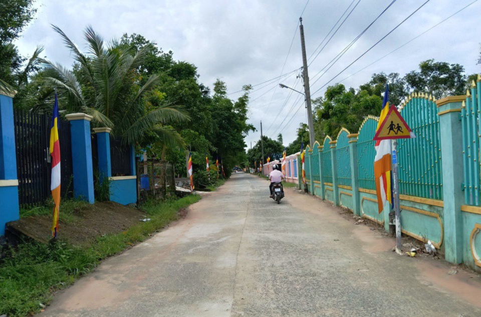 An Giang thêm 6 xã đạt chuẩn nông thôn mới - 1 Tuyến đường nông thôn khang trang ở xã Lương Phi (huyện Tri Tôn), hiện Đảng bộ và nhân dân xã này đang quyết tâm hoàn thành các tiêu chí còn lại để được công nhận xã nông thôn mới vào năm 2019