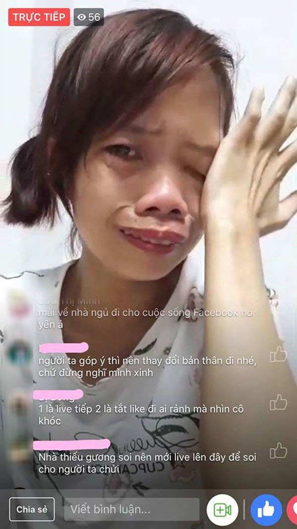 Từng khóc vì “xấu vẫn dám bán hàng”, bà mẹ đơn thân lột xác thành “hotgirl” - 2 Thời điểm đó, Duyên phải đóng cửa facebook cá nhân, tắt điện thoại để tránh sự miệt thị, xúc phạm của mọi người danh cho mình