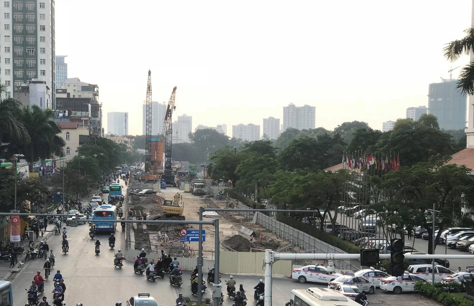 Rà bom mìn, di dời 11 cây xanh phục vụ tuyến metro Hà Nội - 1 Rà bom mìn, di dời 11 cây xanh phục vụ tuyến metro Hà Nội - 1