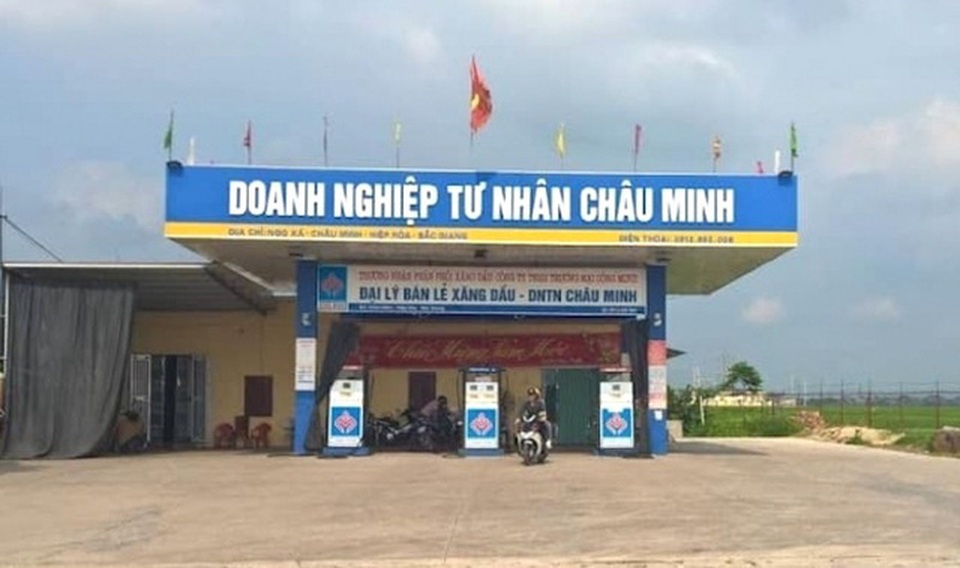 Cả chục nghìn lít xăng rởm đeo mác Ron 95 bị bắt “nóng”, nộp phạt tiền là xong? - 1 Cả chục nghìn lít xăng rởm đeo mác Ron 95 bị bắt “nóng”, nộp phạt tiền là xong? - 1