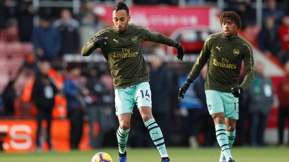 Những khoảnh khắc may mắn của Arsenal tại Vitality Stadium - 3
Aubameyang, Iwobi khởi động trước trận đấu. Mục tiêu của Arsenal đặt ra là phải giành ba điểm trước Bournemouth