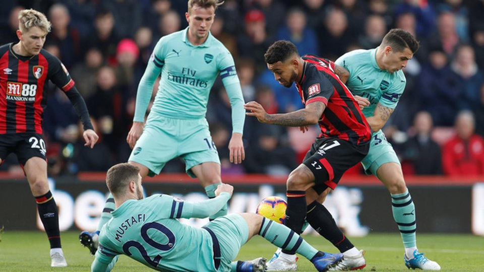 Những khoảnh khắc may mắn của Arsenal tại Vitality Stadium - 4
Arsenal đã không có một trận dấu dễ dàng khi mà Bournemouth chơi phòng thủ phản công rất sắc nét