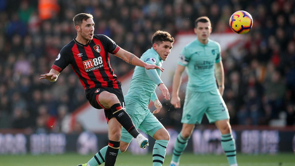 Những khoảnh khắc may mắn của Arsenal tại Vitality Stadium - 6
Khả năng phản công bài bản của Bournemouth khiến Arsenal phải dè chừng, đội khách không dám bung toàn lực tấn công