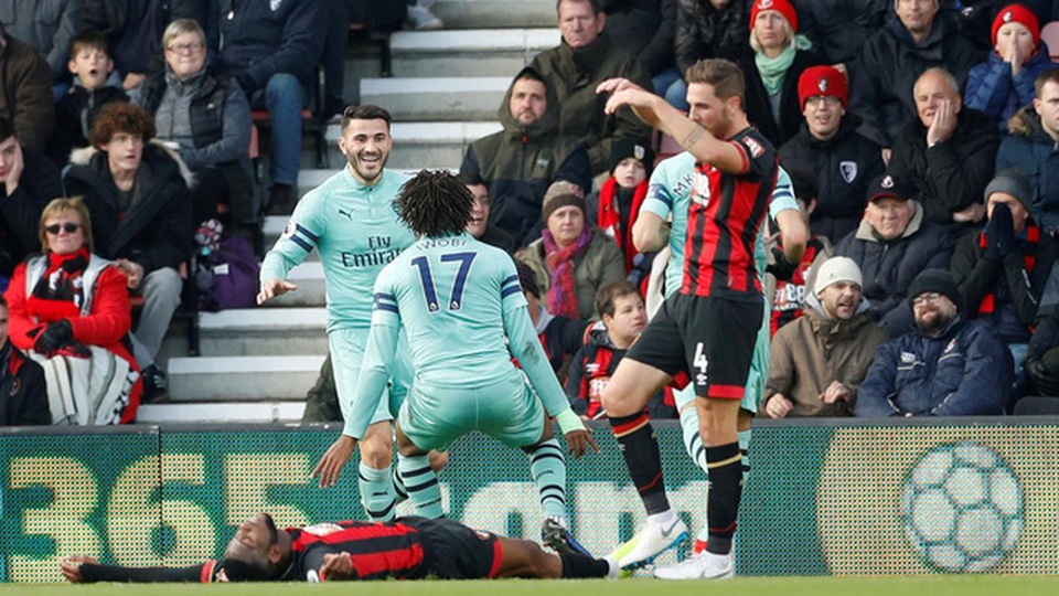 Những khoảnh khắc may mắn của Arsenal tại Vitality Stadium - 7
Sai lầm của Lerma ở phút 30 đã mang về cho Arsenal bàn mở tỉ số đầy bất ngờ