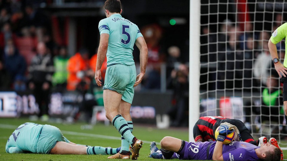 Những khoảnh khắc may mắn của Arsenal tại Vitality Stadium - 15
Arsenal chiến đấu khá vất vả để bảo vệ tỉ số 2-1