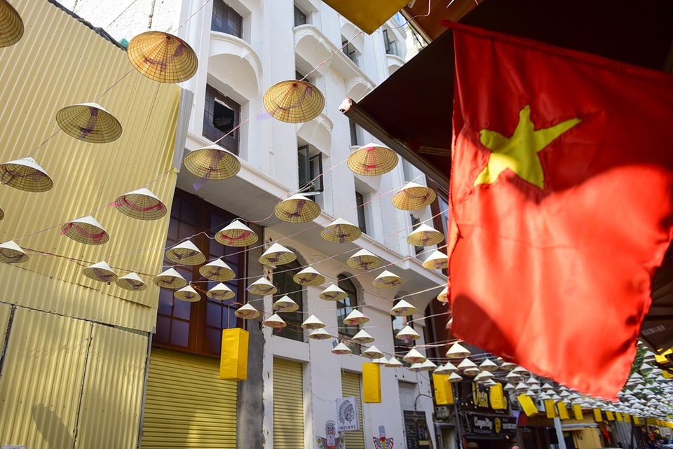 Độc đáo con đường nón lá ở phố cổ Hà Nội - 4 Độc đáo con đường nón lá ở phố cổ Hà Nội - 4