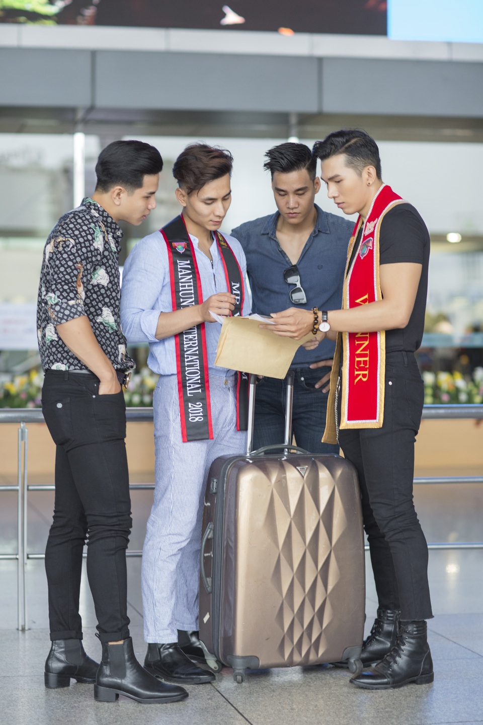 Dàn trai đẹp gây sự chú ý khi cùng sánh bước bên nhau. Mai Tuấn Anh thể hiện sự quyết tâm trong “trận chiến” phía trước của mình.