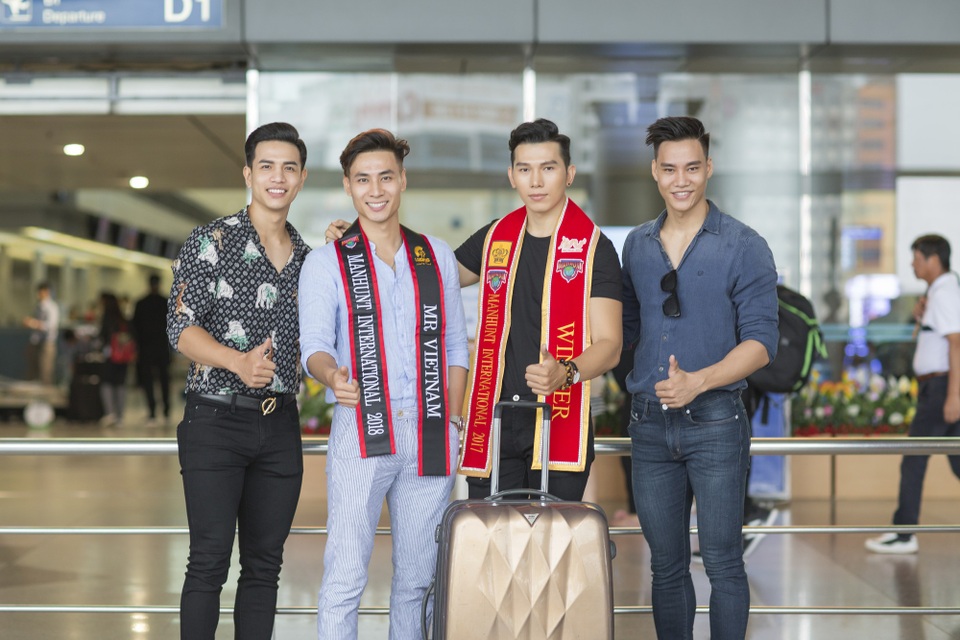 Để động viên Mai Tuấn Anh lên đường dự thi, các nam người mẫu là Nam vương Manhunt 2017 Ngọc Tình, Giải Đồng siêu mẫu Việt Nam 2018 Trịnh Văn Bảo và Á quân 2 Việt Nam Fitness Model 2017 - Nguyễn Hùng Cường đã cùng ra sân bay tiễn Mai Tuấn Anh sang Úc.