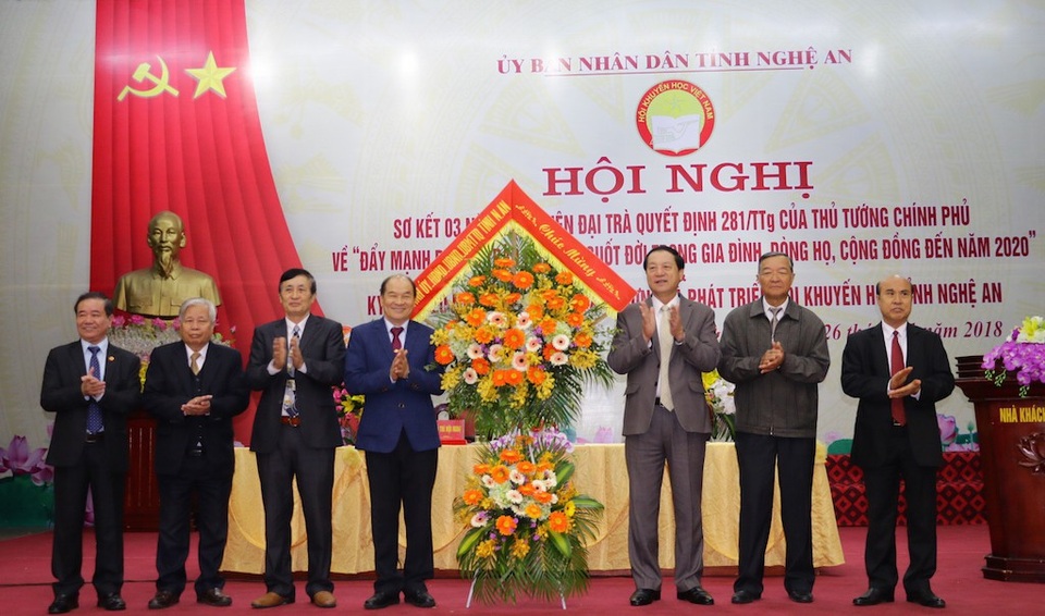 Hội Khuyến học Nghệ An: Huy động trên 500 tỷ đồng, trao hàng ngàn suất học bổng - 1 Ngày 26/11, Hội Khuyến học tỉnh Nghệ An tổ chức sơ kết 3 năm thực hiện đại trà Quyết định 281/Ttg của Thủ tướng Chính phủ về “Đẩy mạnh phong trào học tập suốt đời trong gia đình, dòng họ, cộng đồng đến năm 2020”...