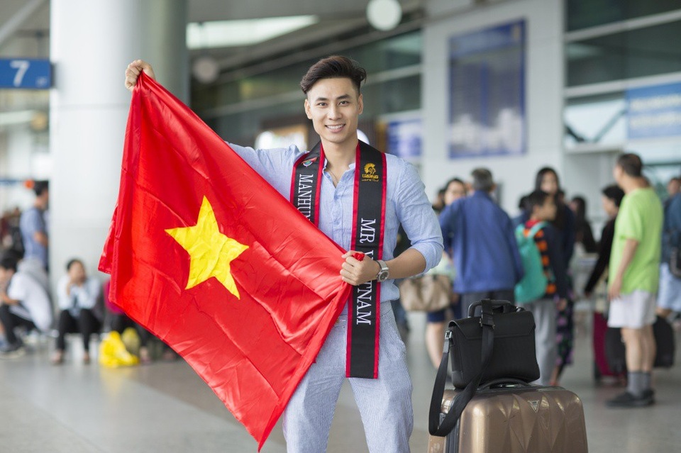 Mai Tuấn Anh cao 1.84m, nặng 78kg, sinh năm 1993 tại Hưng Yên, hiện đang làm việc tại Hà Nội. Mai Tuấn Anh tốt nghiệp Cao đẳng Nghệ thuật Hà Nội, khoa sân khấu điện ảnh, anh từng đoạt giải Vàng cuộc thi Siêu mẫu Việt Nam 2015. Mai Tuấn Anh hoạt động người mẫu chuyên nghiệp, thường xuyên có mặt tại các show diễn thời trang lớn trong cả nước.