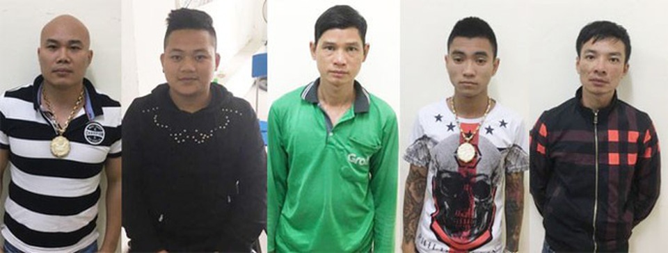 Hà Nội: Đổ keo, nhét tăm, giật đứt dây camera nhà "con nợ" để đòi 100 triệu đồng - 1 Các đối tượng có liên quan đến vụ việc.