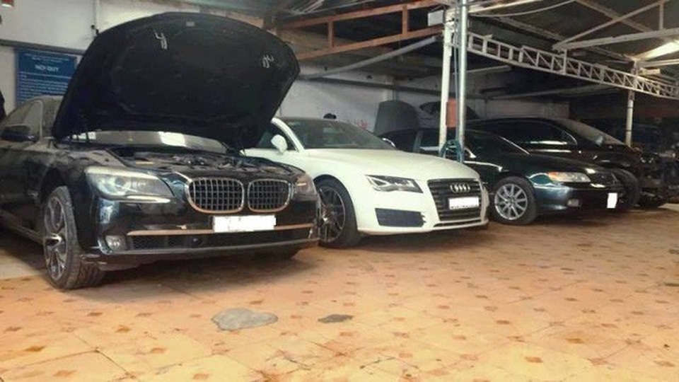 "Hốt bạc" nhờ "giải cứu" siêu xe sau bão - 5 Nhiều dòng xe sang tiền tỷ cũng bị “đột tử” trong dòng nước ngập khiến chủ xe phải tốn bộn tiền.