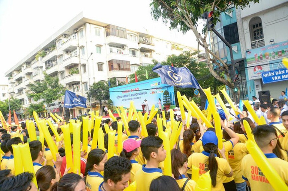 Đông đảo các chiến binh PNJ hưởng ứng chương trình đi bộ vì người nghèo 2018.