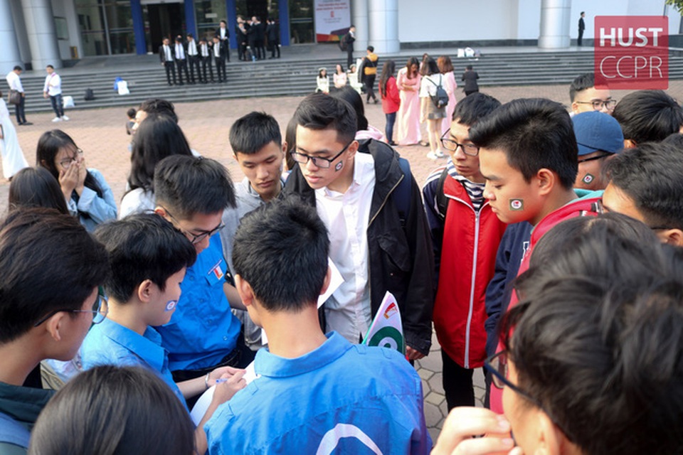 Trường ĐH Bách khoa HN tổ chức “tour” trải nghiệm đại học – định hướng tương lai cho học sinh - 4 Trường ĐH Bách khoa HN tổ chức “tour” trải nghiệm đại học – định hướng tương lai cho học sinh - 4