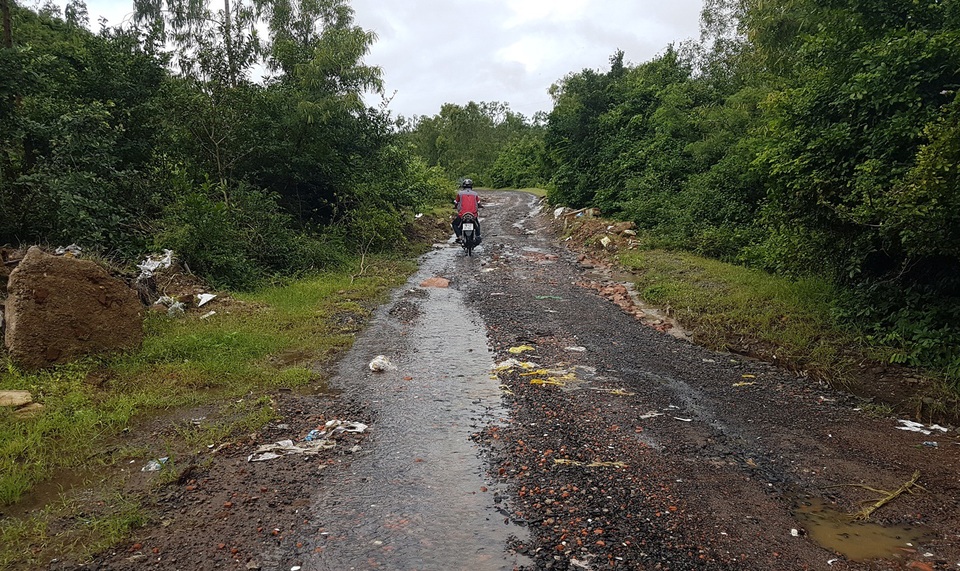 Bắt giữ vụ đánh bạc quy mô lớn, thu giữ gần 30 ô tô - 6 Đường lên khu vực này rất hẻo lánh