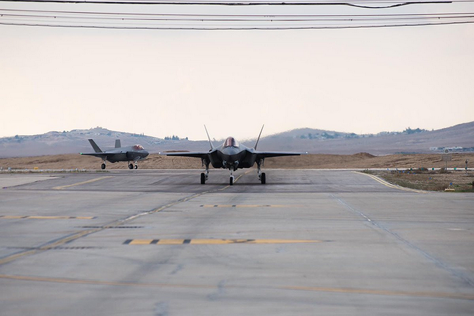 Phòng không Syria báo động khi Israel nhận thêm tiêm kích tàng hình F-35 - 2
Các tiêm kích F-35I trên sẽ gia nhập đội hình đơn vị chiến đấu số 140 có biệt danh Đại bàng vàng và dự kiến chúng sẽ sớm bước vào tình trạng sẵn sàng hoạt động.