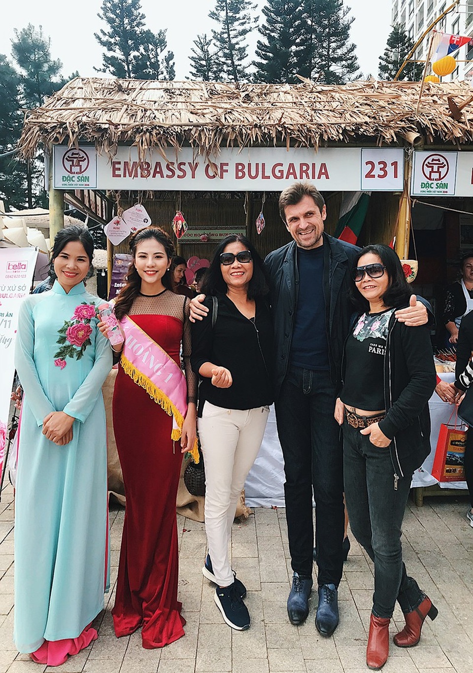 Trải nghiệm đặc sản hoa hồng Bulgaria ngay giữa lòng Hà Nội - 1 Gian hàng của Đại sứ quán Bulgaria tại Hội chợ Đặc sản vùng miền Việt Nam và Triển lãm OVOP 2018.