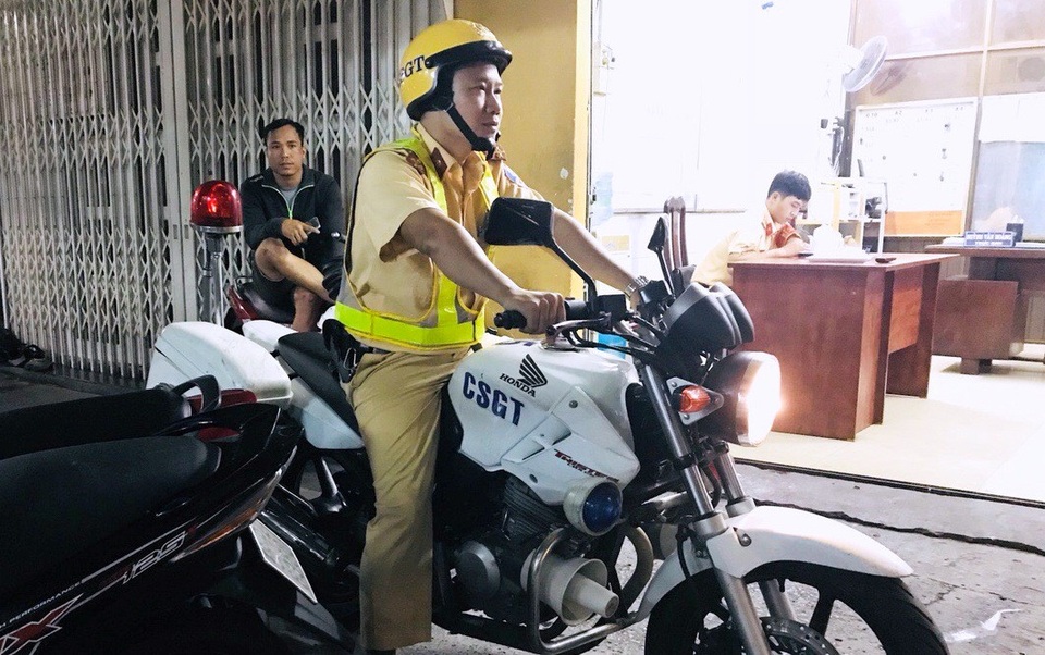 Gặp Đại úy CSGT “nổi tiếng” sau bộ ảnh “cứu sống tên cướp” 11 năm trước - 11
Và Đại úy Thanh ở thời điểm hiện tại.