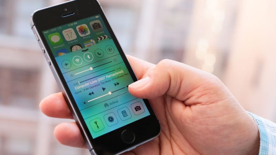 Lý do bạn nên kiên trì dùng smartphone "càng lâu càng tốt" - 3 Smartphone ngày càng nhiều tính năng mới, nhưng nói chung khả năng đáp ứng cho các nhu cầu thường ngày lại không được cải thiện rõ rệt.