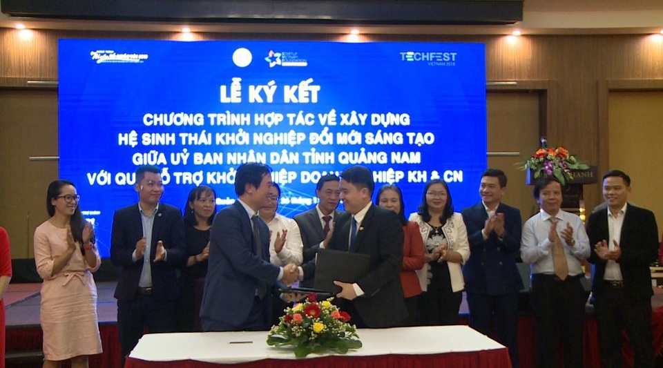 Thứ trưởng Bộ Khoa học: Tinh thần khởi nghiệp không sợ thất bại sẽ được lan tỏa - 3 Tại Hội thảo đã diễn ra Lễ ký kết Chương trình Hợp tác về xây dựng Hệ sinh thái khởi nghiệp ĐMST giữa UBND tỉnh Quảng Nam với Quỹ Hỗ trợ khởi nghiệp doanh nghiệp KH&CN.