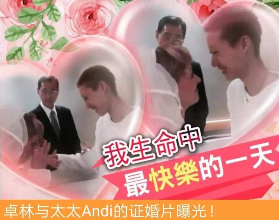 
Cô con gái của Thành Long mới 19 tuổi và đã bỏ nhà ra đi hơn 1 năm nay.
