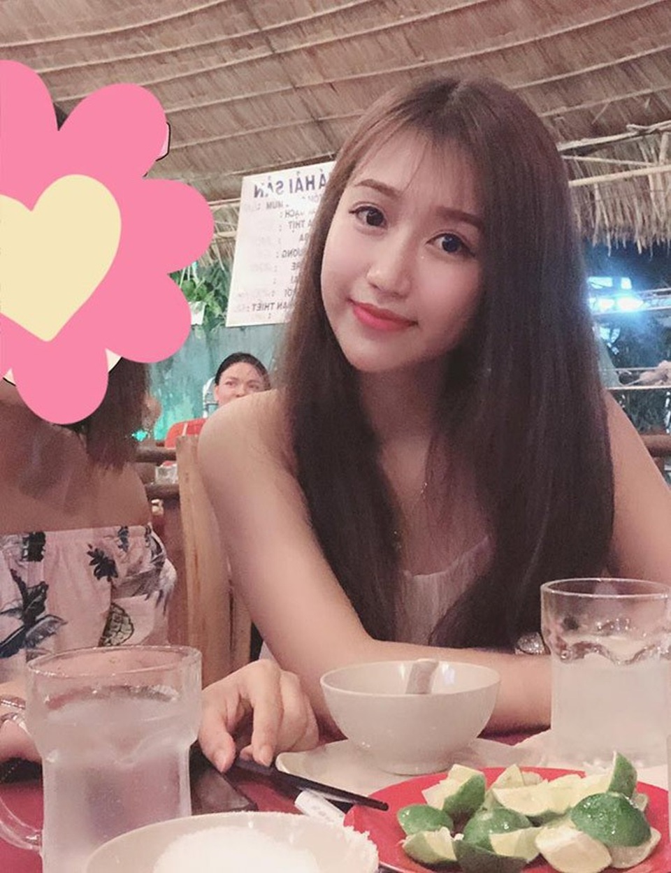 Tìm ra danh tính nữ CĐV xinh đẹp cổ vũ trận Việt Nam-Campuchia - 6
Sở thích hàng đầu là xem bóng đá