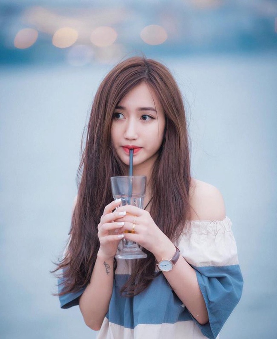 Tìm ra danh tính nữ CĐV xinh đẹp cổ vũ trận Việt Nam-Campuchia - 8
Cô mong rằng người hâm mộ Việt sẽ được thấy tuyển nước nhà nâng cúp vàng