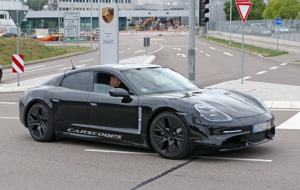 Porsche tiết lộ khả năng sạc điện siêu tốc của tân binh Taycan - 3