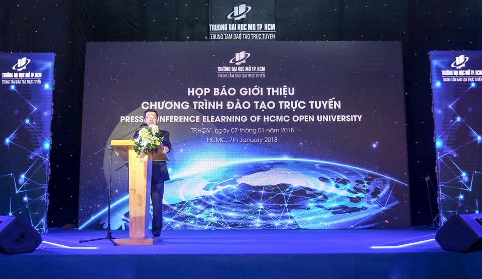 Đào tạo trực tuyến trong thời đại 4.0: Cùng chuyên gia tìm hướng đi mới - 3
PGS.TS Vũ Hữu Đức - Phó Hiệu trưởng phụ trách Trường Đại học Mở TPHCM giới thiệu về chương trình đào tạo trực tuyến.
