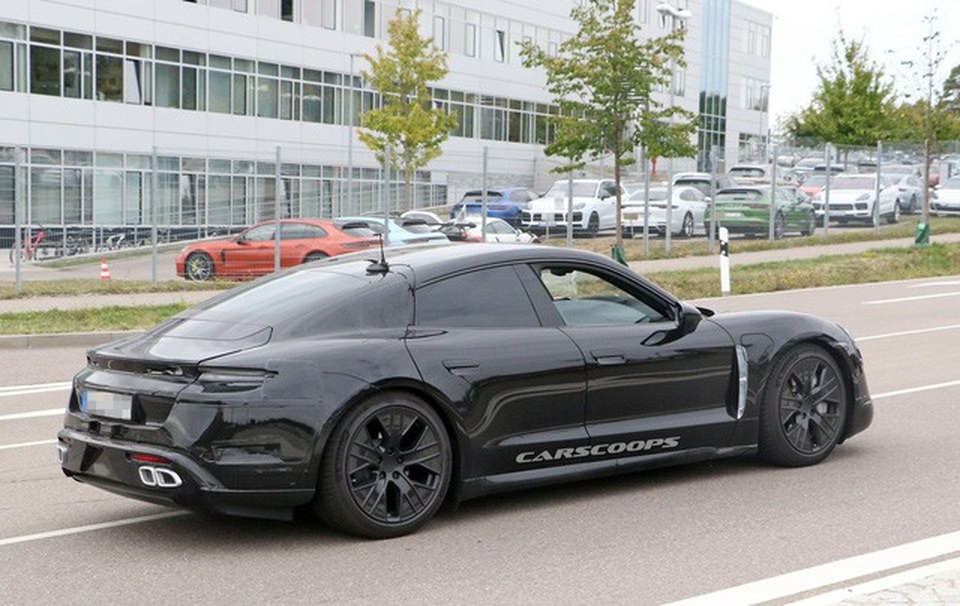 Porsche tiết lộ khả năng sạc điện siêu tốc của tân binh Taycan - 5